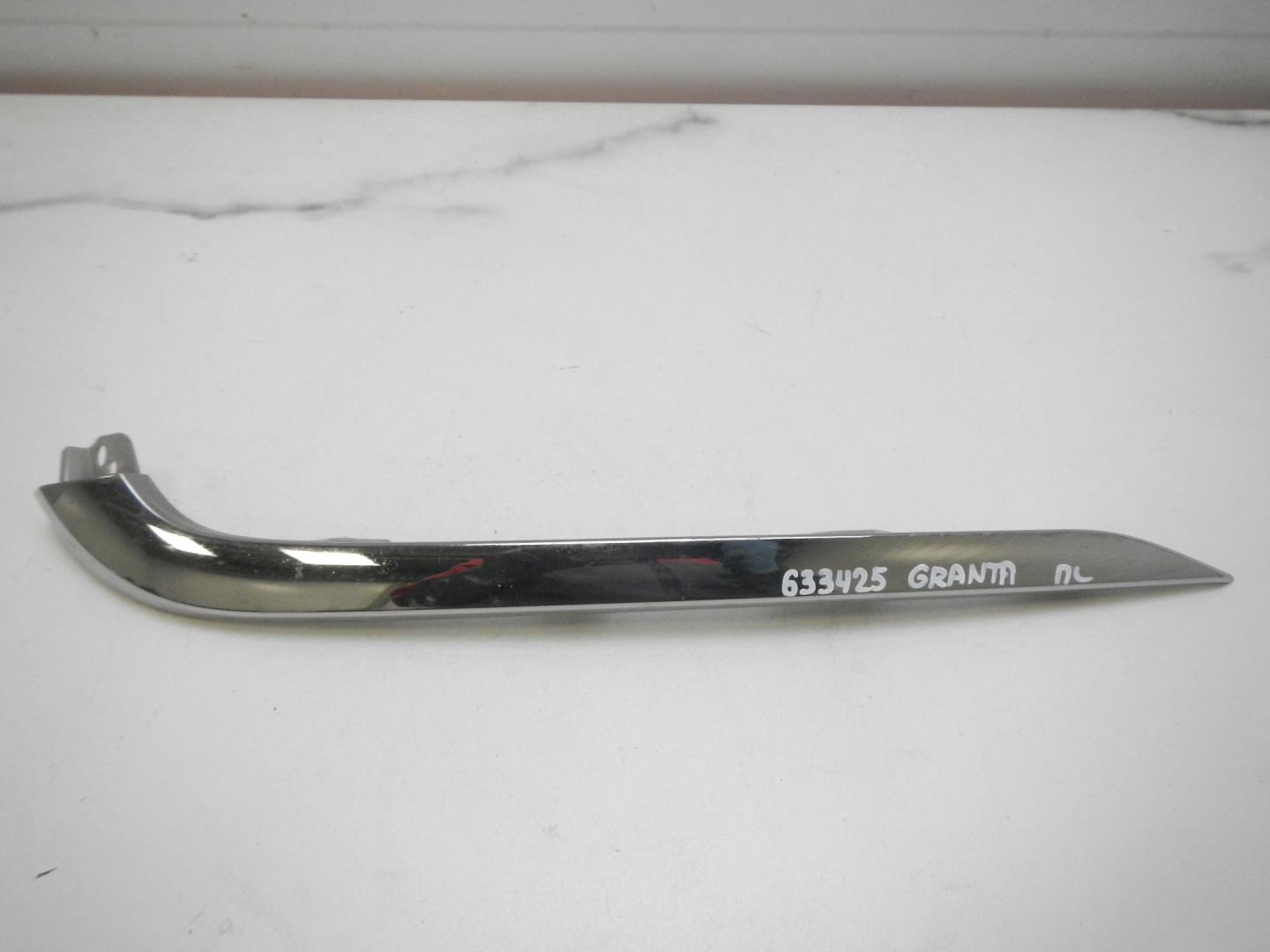 Молдинг переднего бампера левый