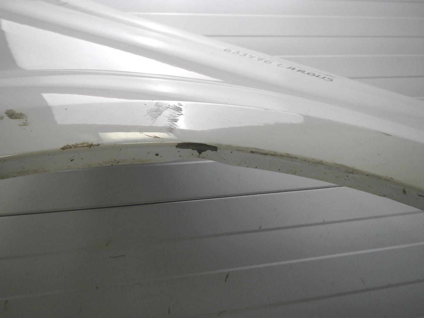 Крыло переднее правое