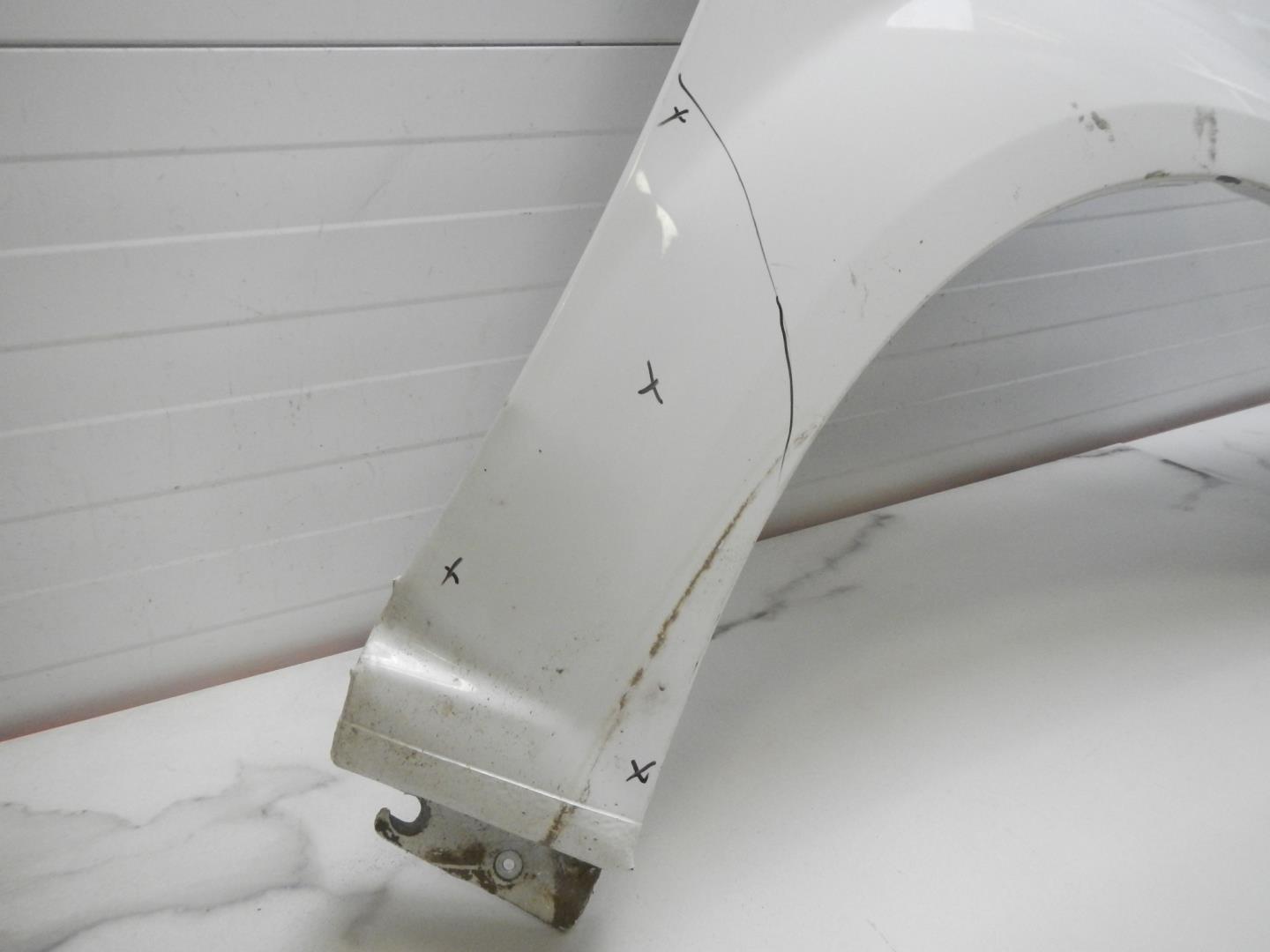 Крыло переднее правое