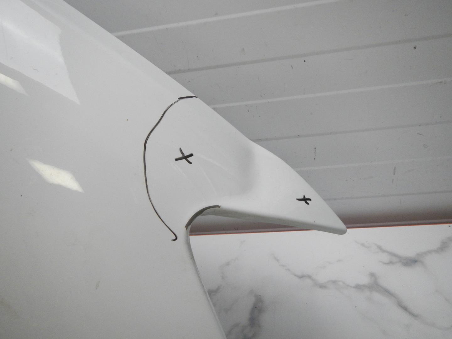 Крыло переднее правое