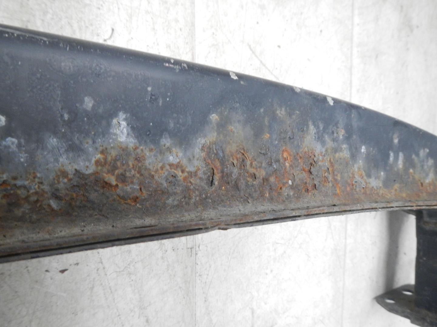 Усилитель переднего бампера