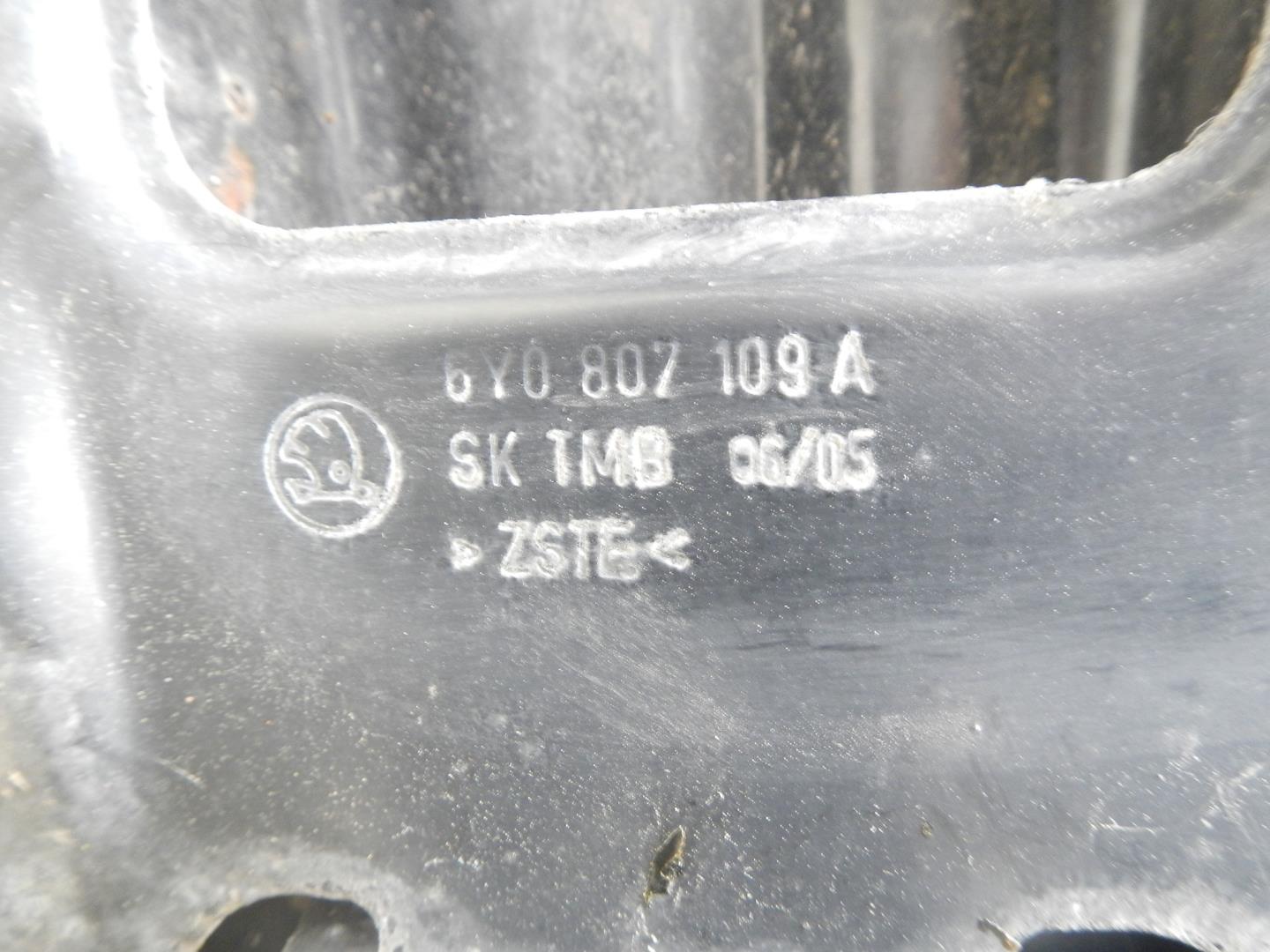 Усилитель переднего бампера