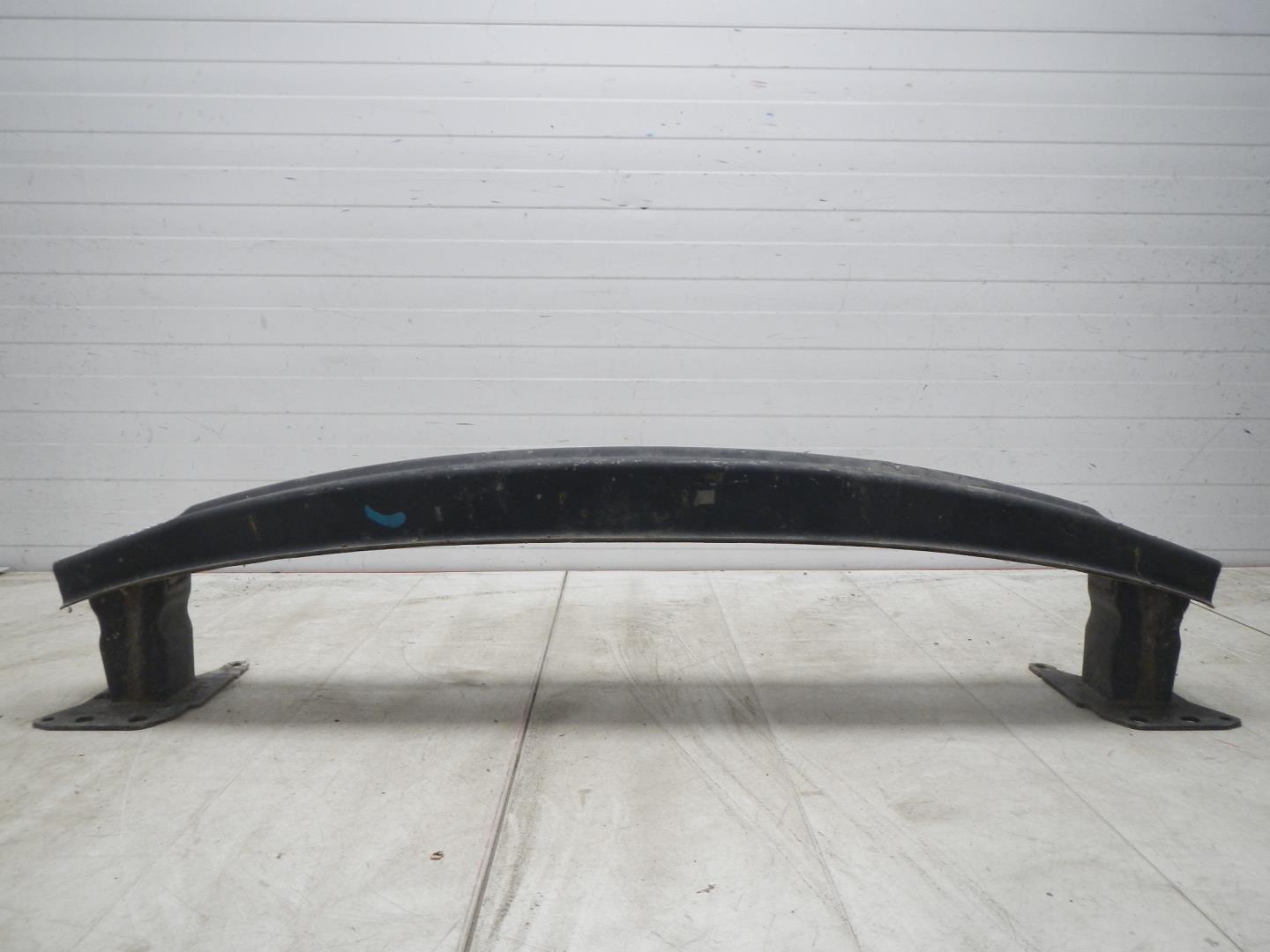 Усилитель переднего бампера