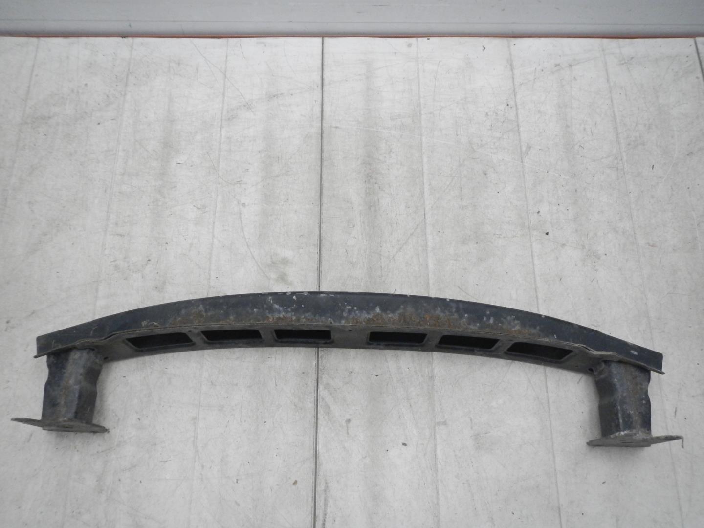 Усилитель переднего бампера