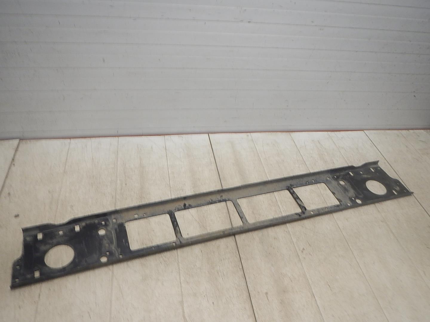 Усилитель переднего бампера