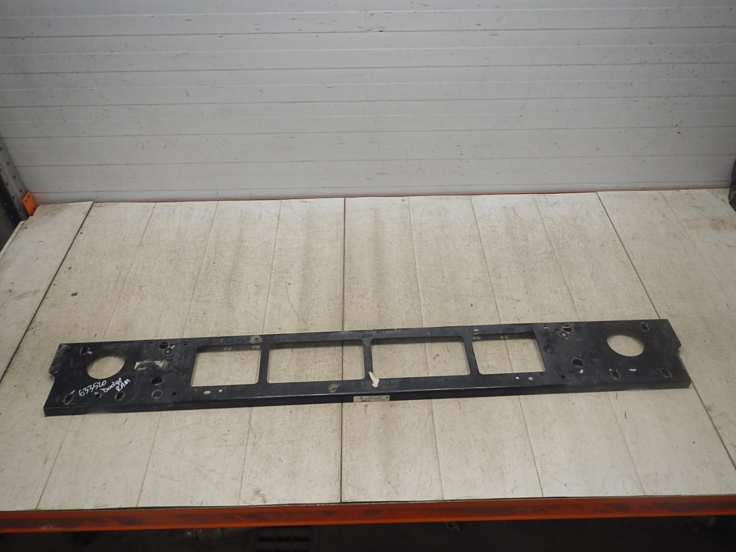 Усилитель переднего бампера