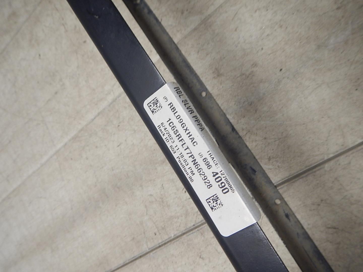 Усилитель переднего бампера