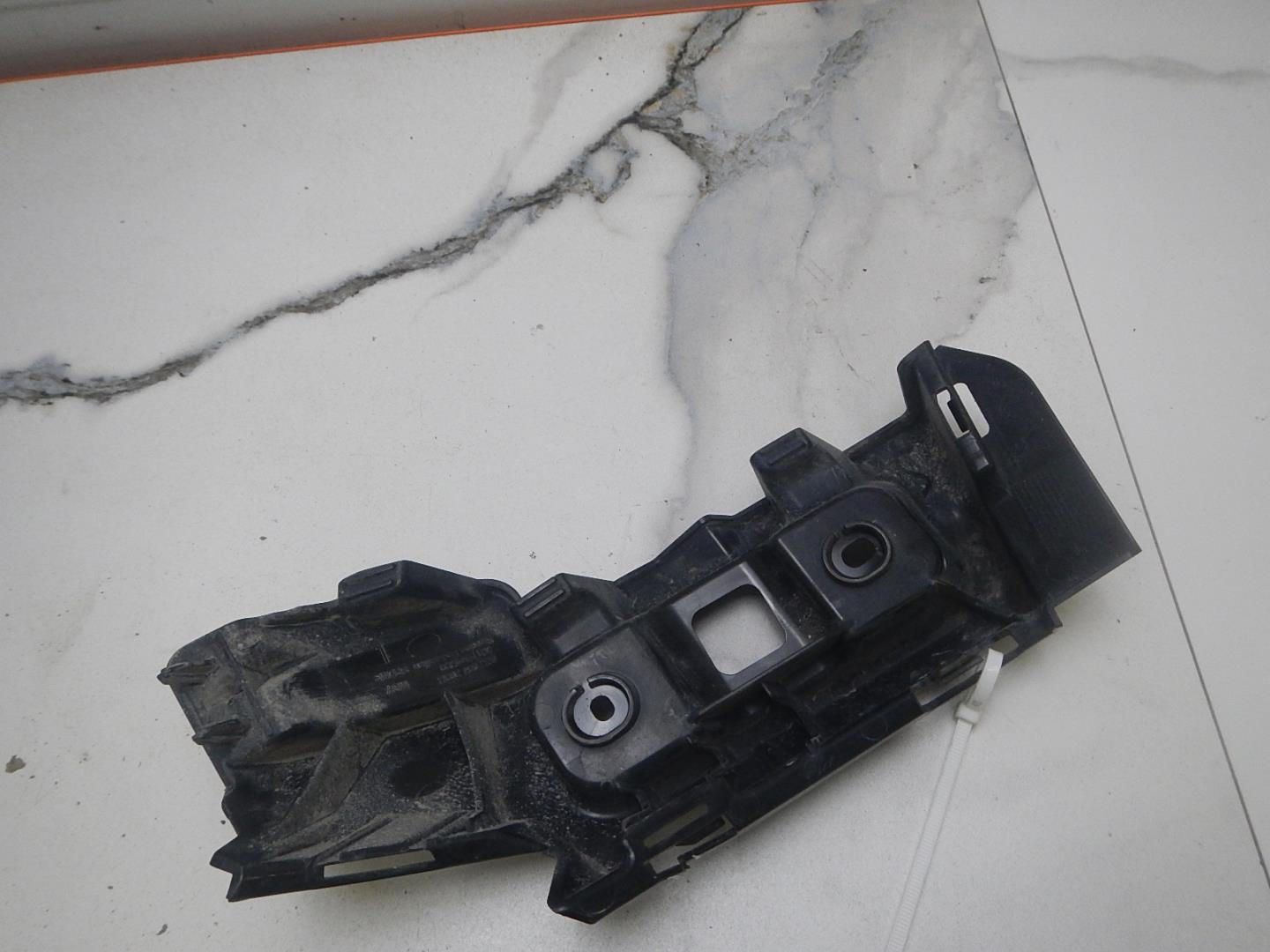 Кронштейн заднего бампера левый