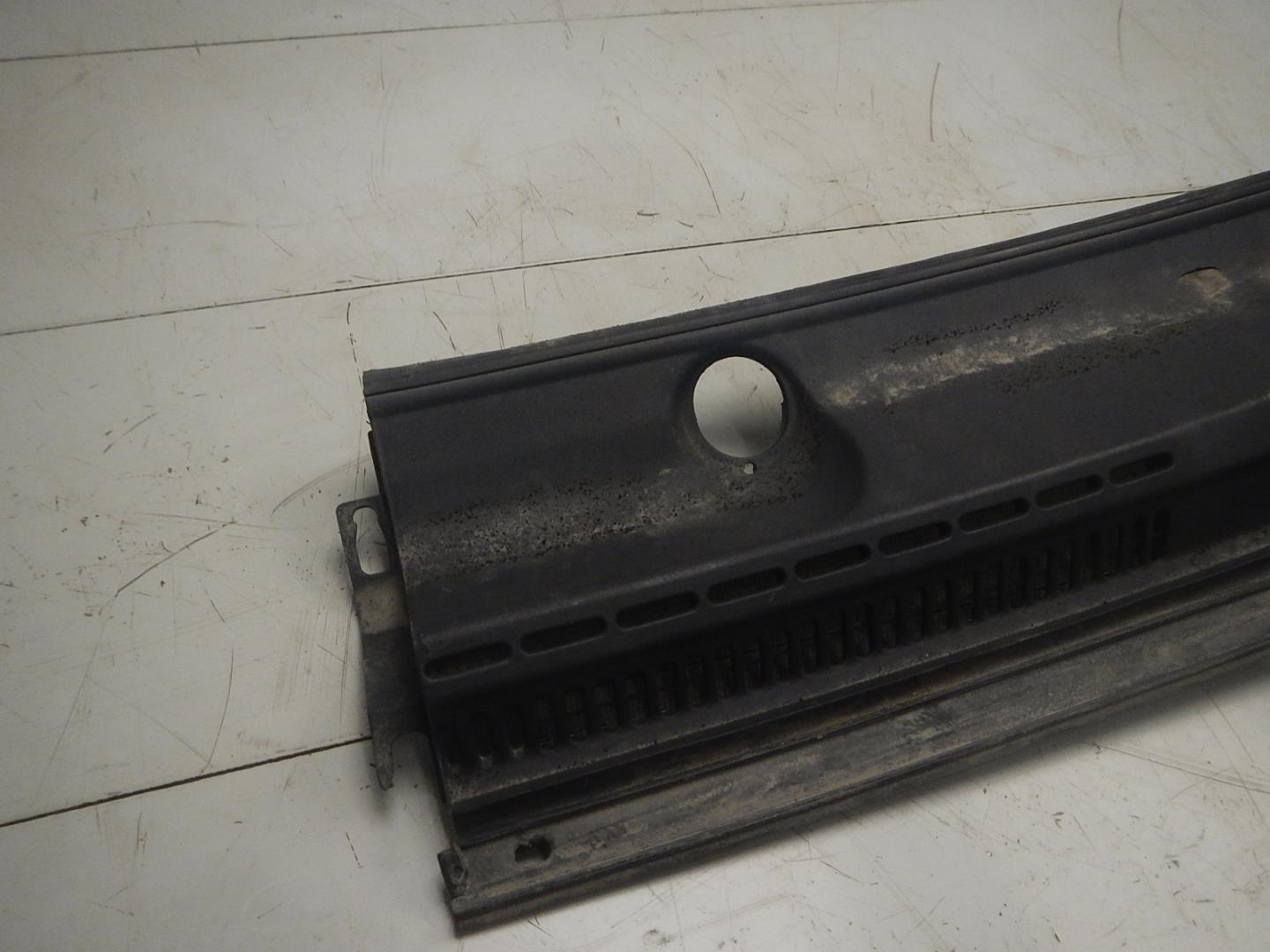 Решетка стеклоочистителей (Жабо)