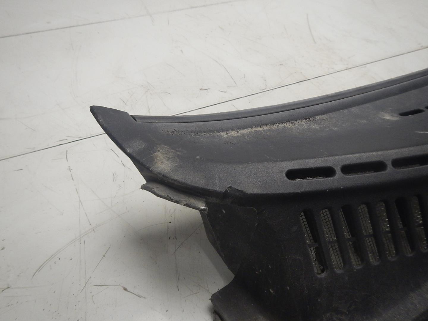 Решетка стеклоочистителей (Жабо)