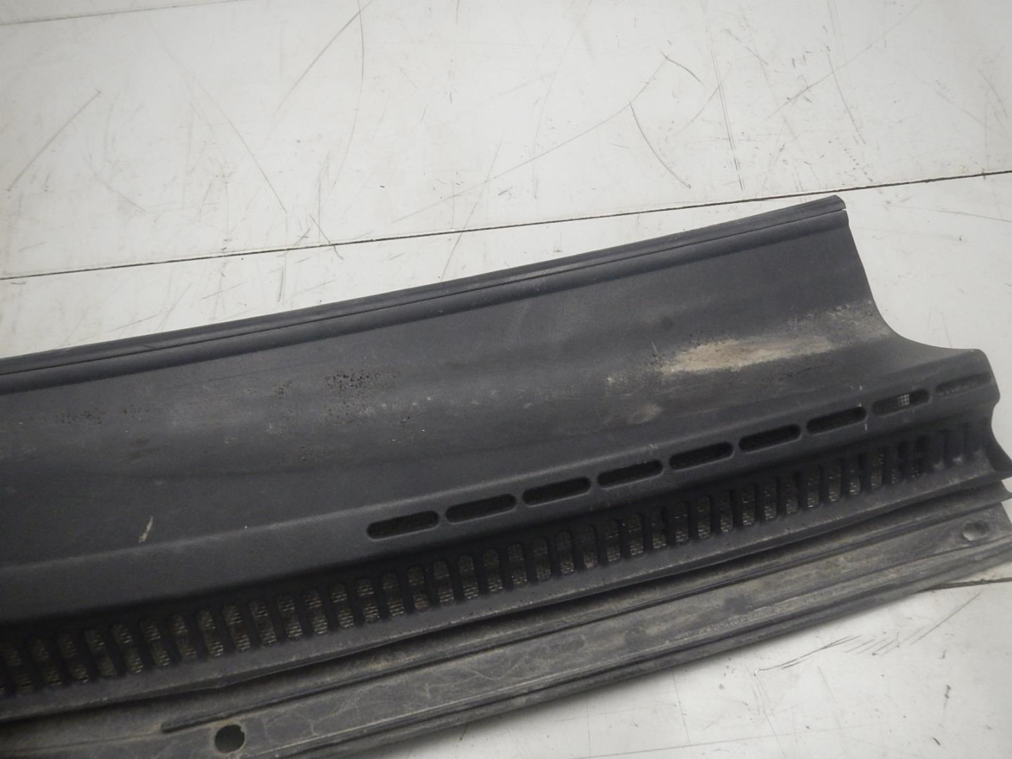 Решетка стеклоочистителей (Жабо)