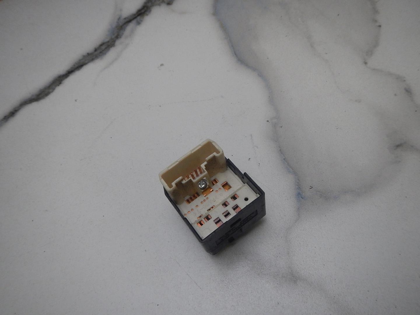 Переключатель регулировки зеркал