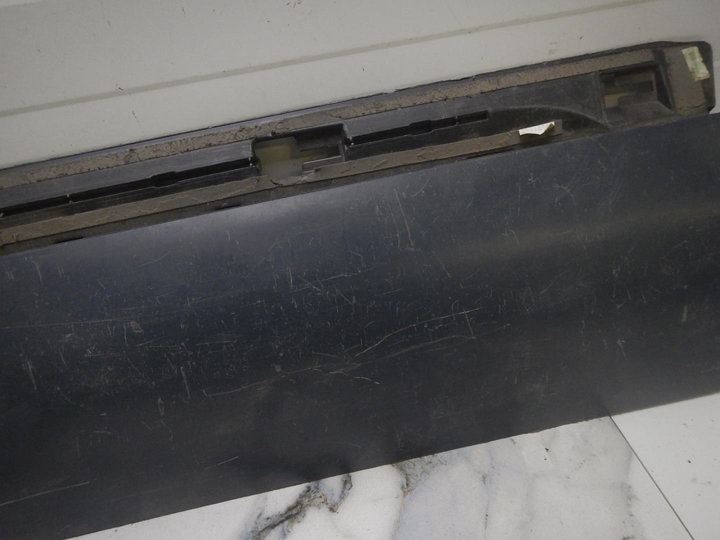 Молдинг задней левой двери