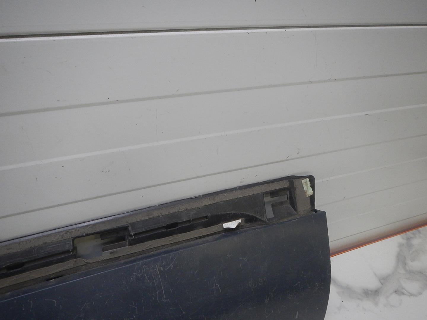 Молдинг задней левой двери