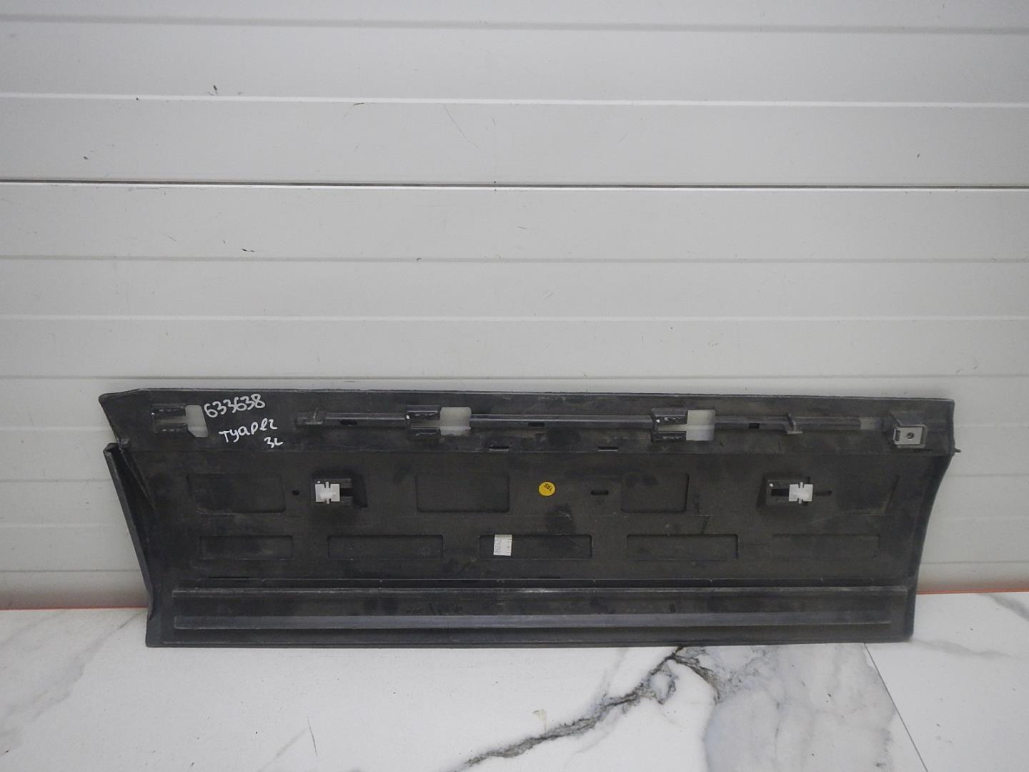 Молдинг задней левой двери