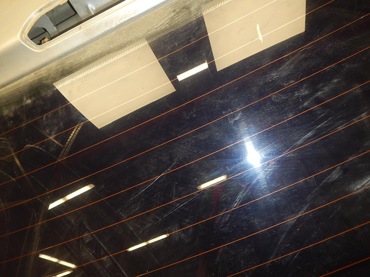 Стекло двери багажника