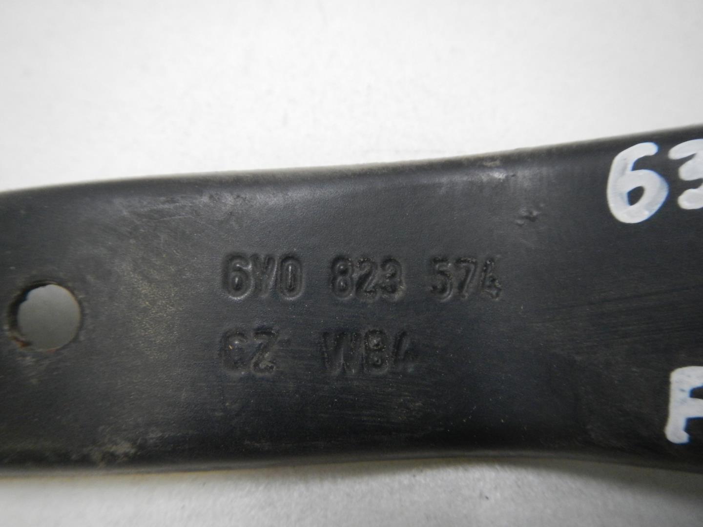 Кронштейн решетки радиатора