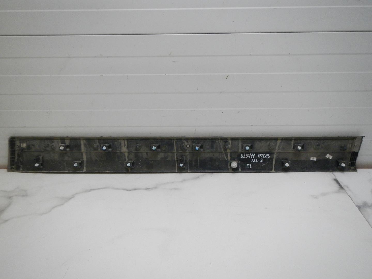 Молдинг передней левой двери