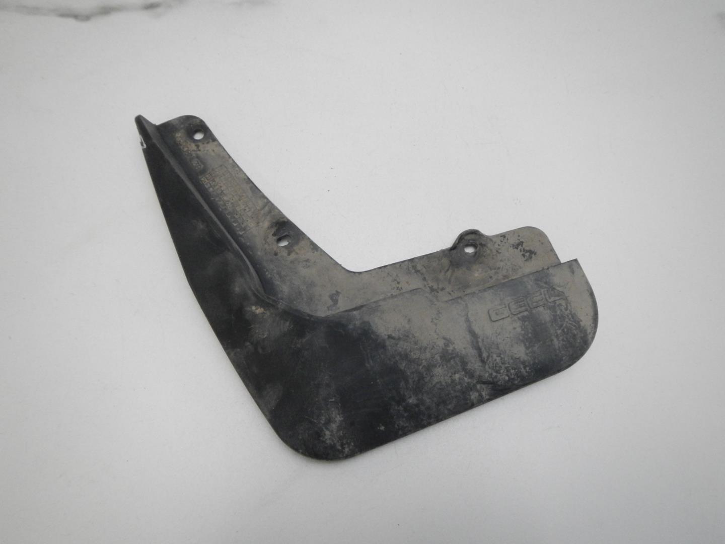 Брызговик передний левый