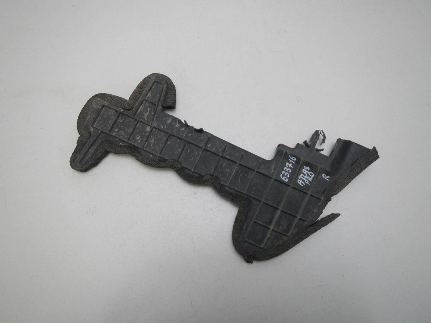 Воздуховод радиатора правый