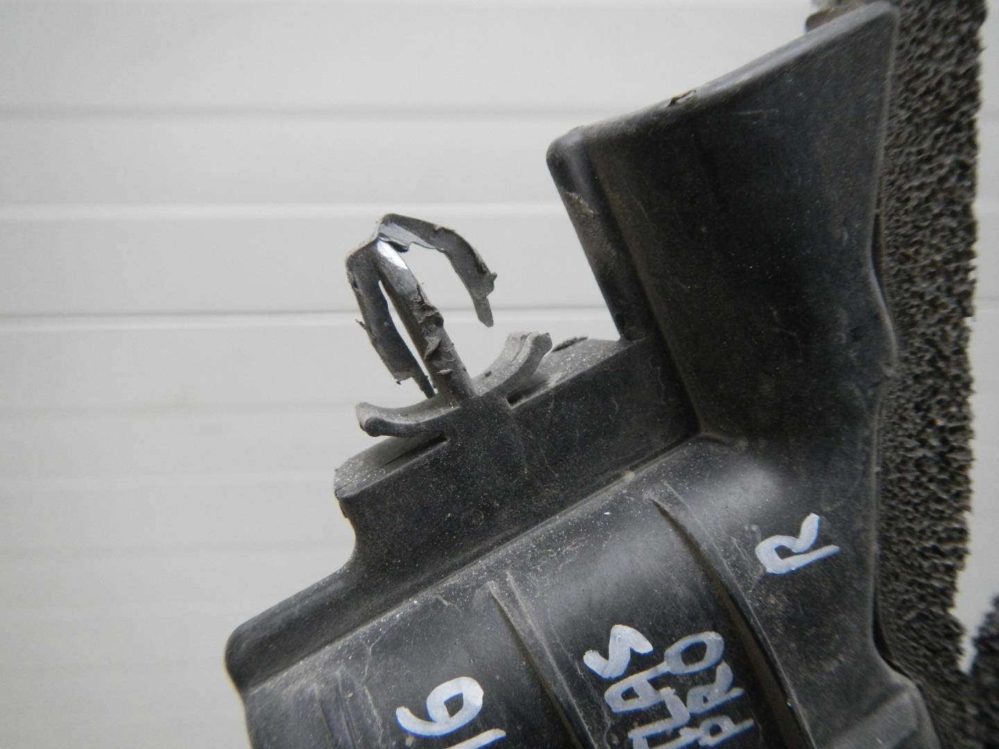 Воздуховод радиатора правый