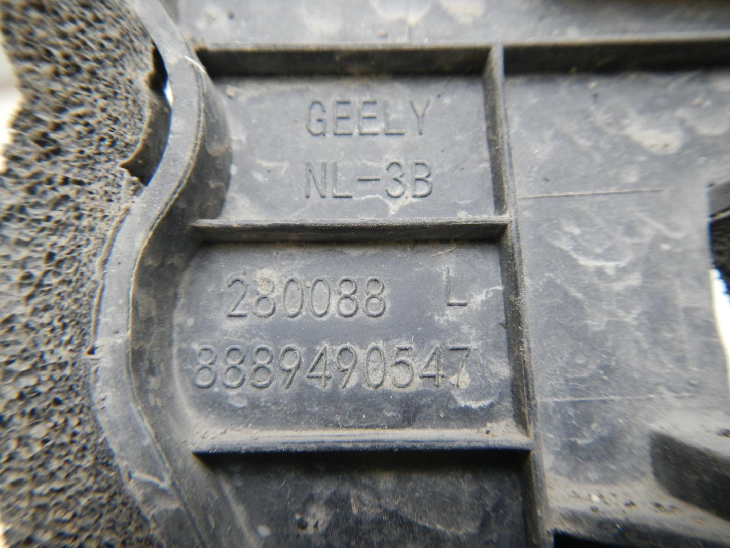 Воздуховод радиатора левый