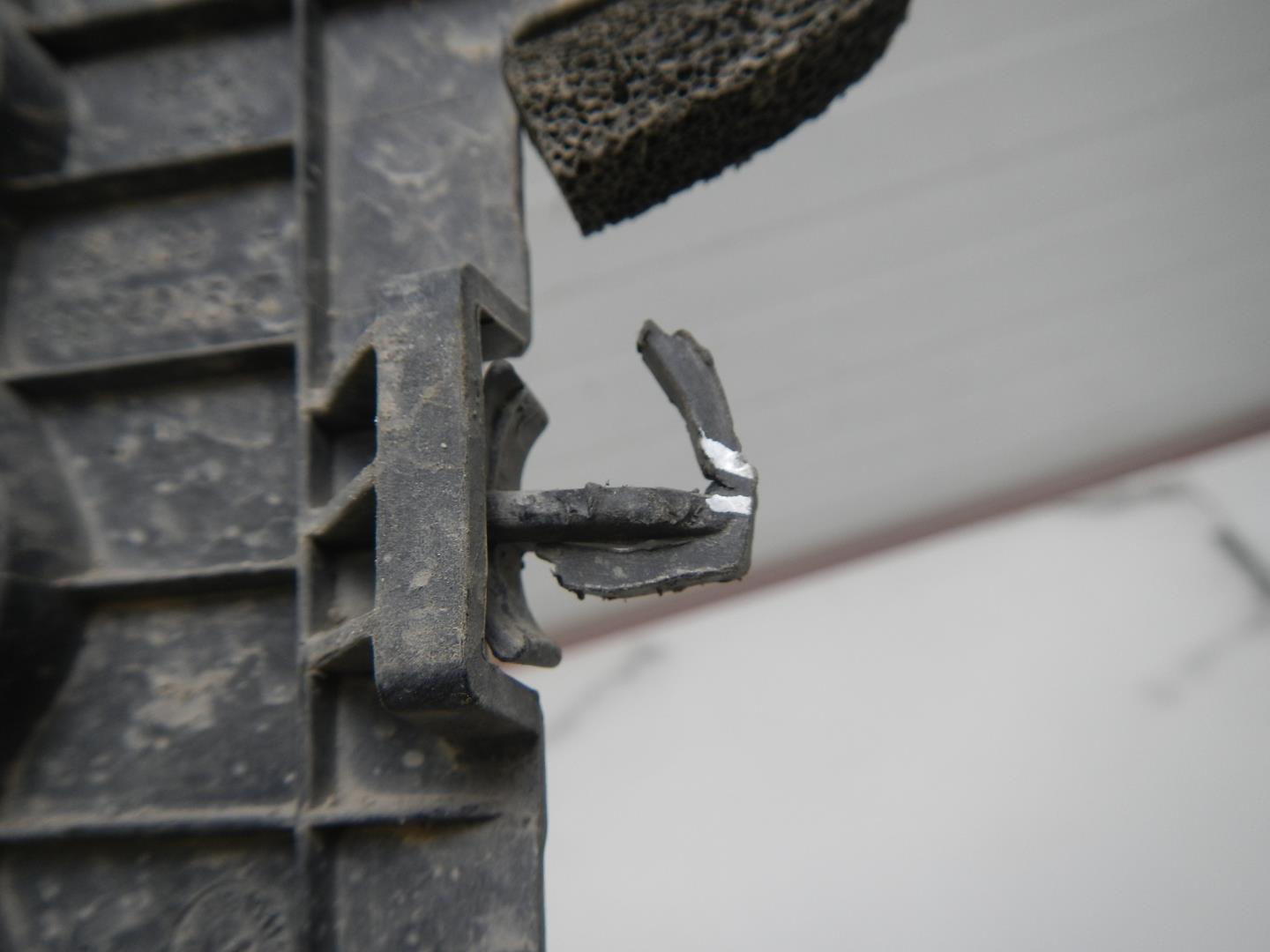 Воздуховод радиатора левый