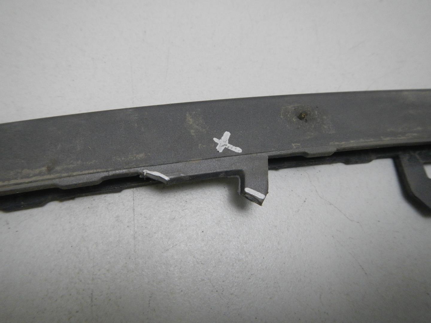 Молдинг переднего бампера правый