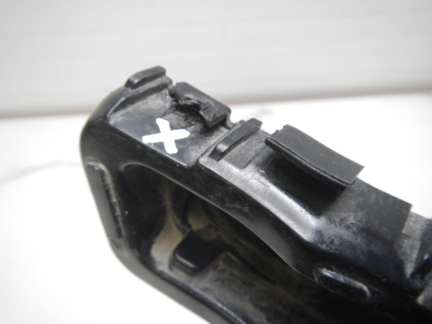 Кронштейн заднего бампера левый