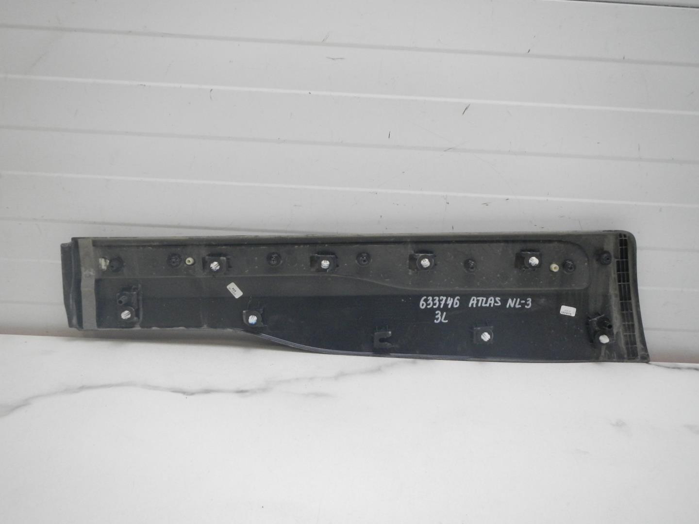 Молдинг задней левой двери