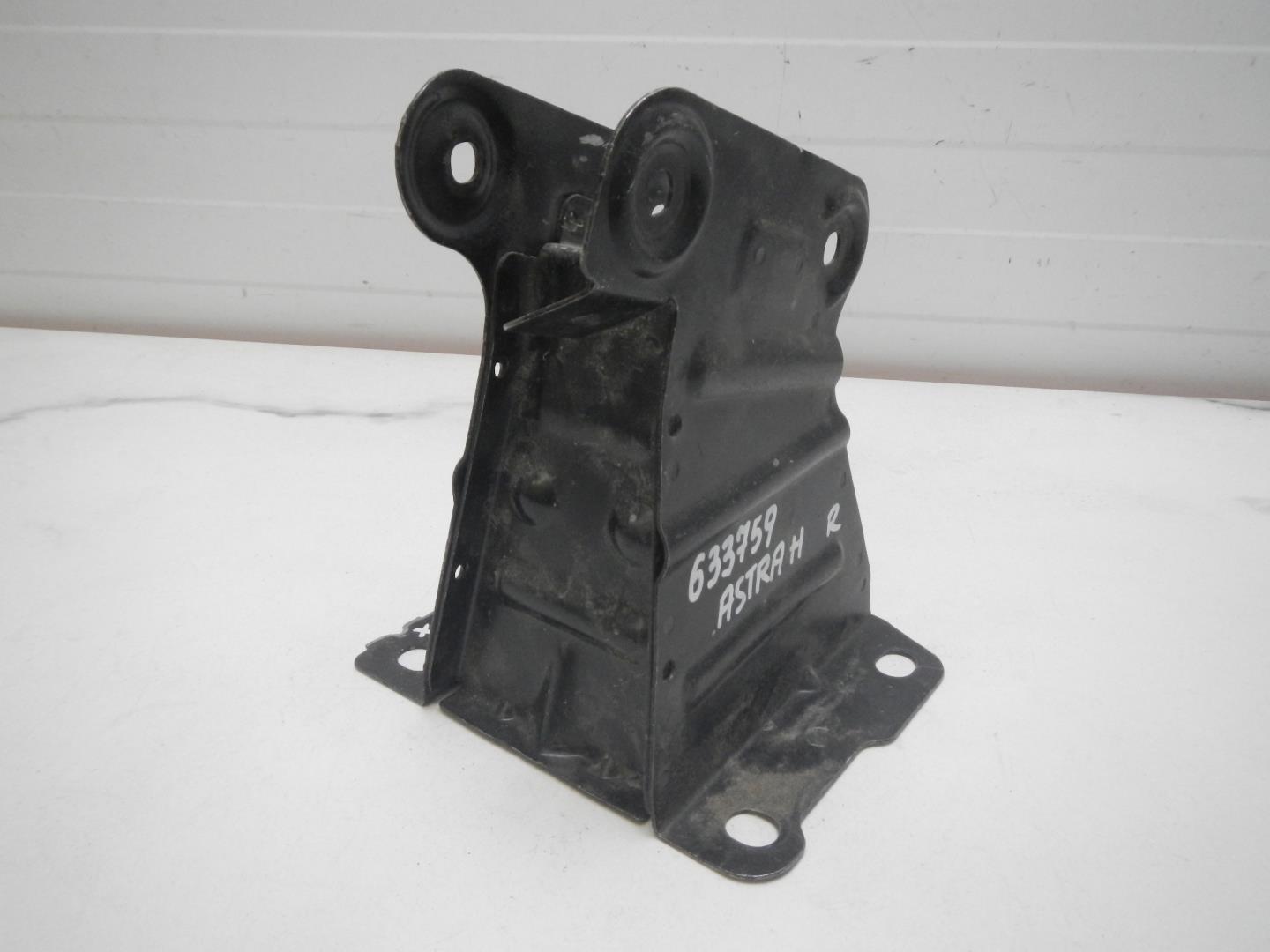 Кронштейн усилителя переднего бампера