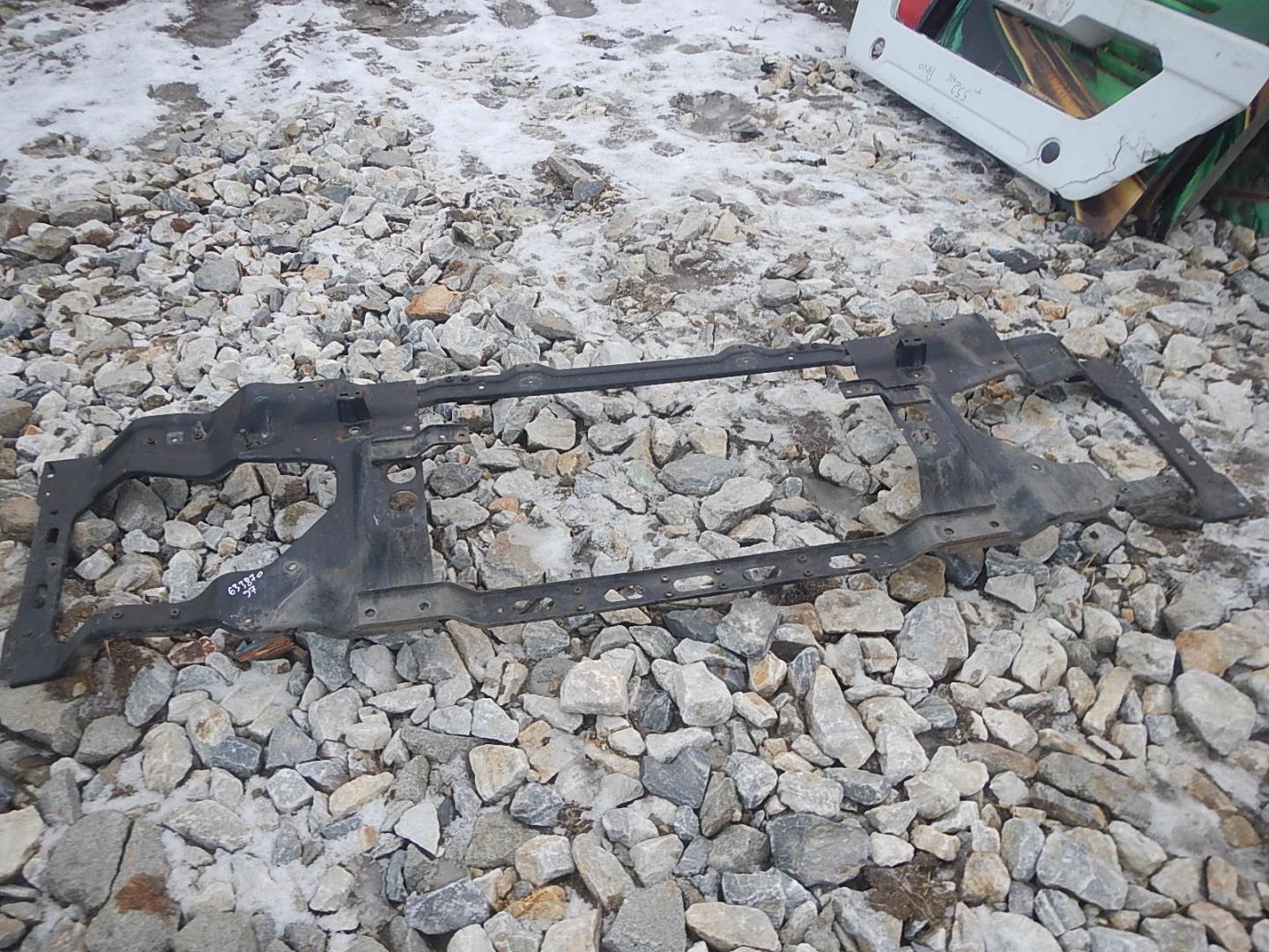 Усилитель переднего бампера