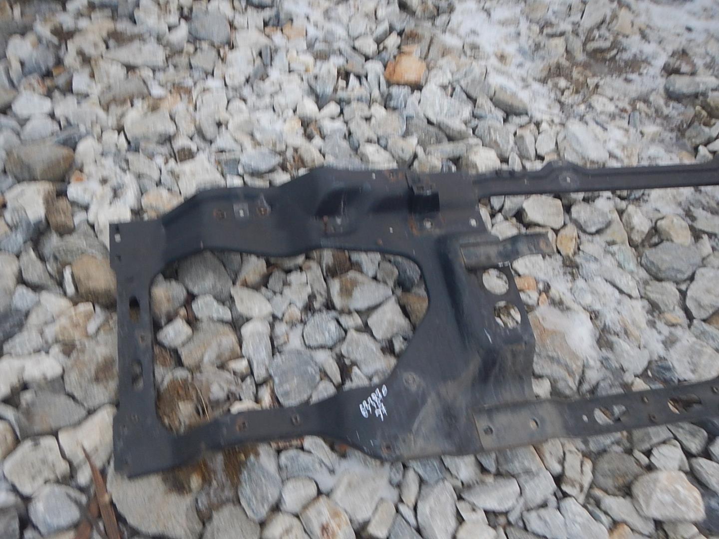 Усилитель переднего бампера