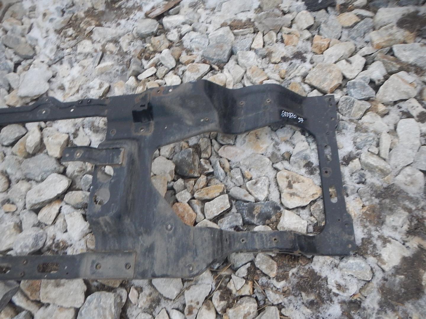 Усилитель переднего бампера