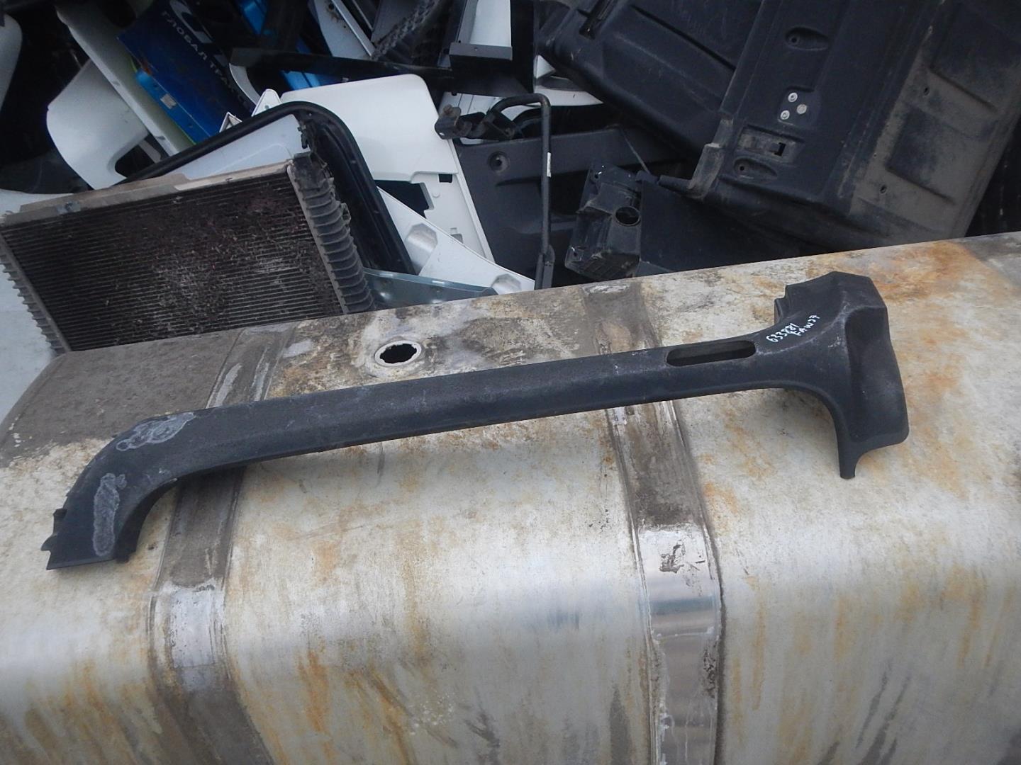 Молдинг лобового стекла