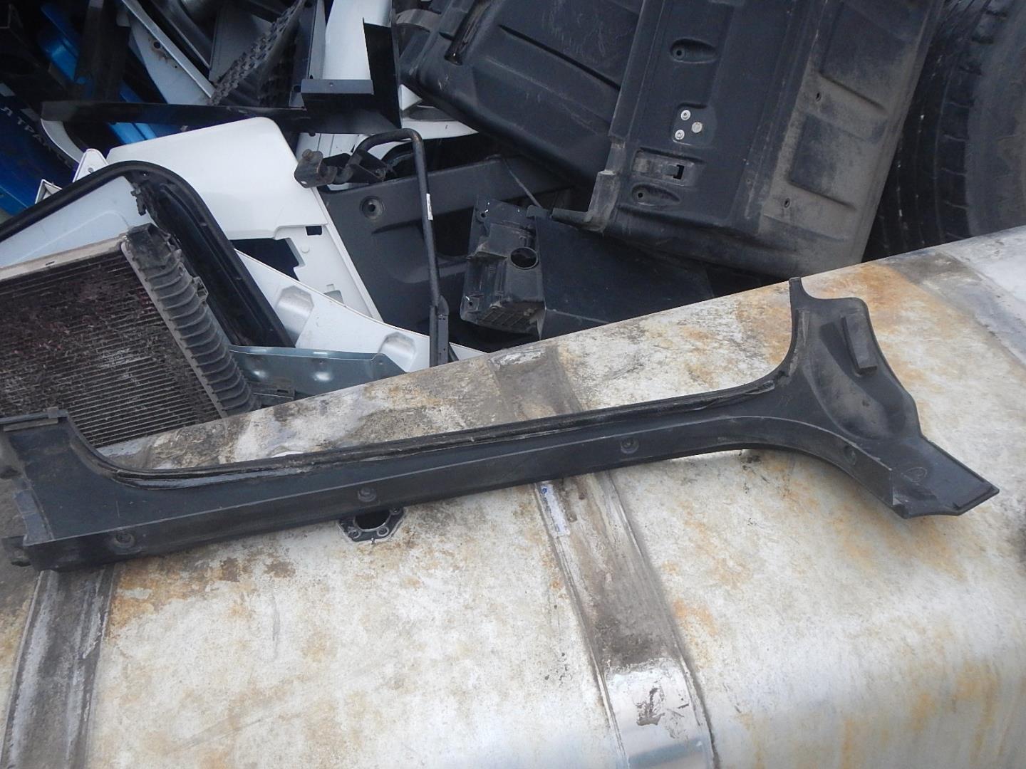 Молдинг лобового стекла