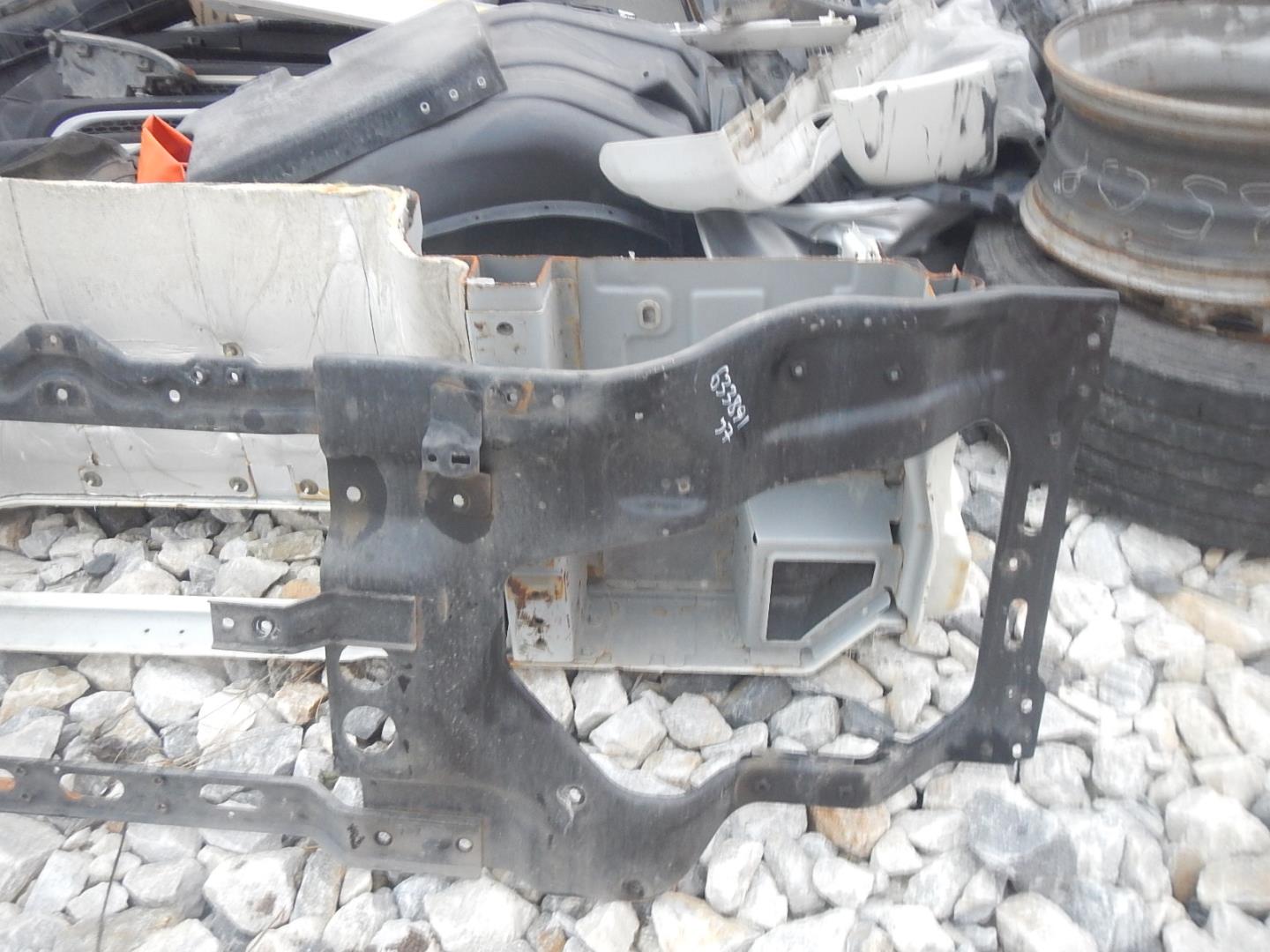 Усилитель переднего бампера