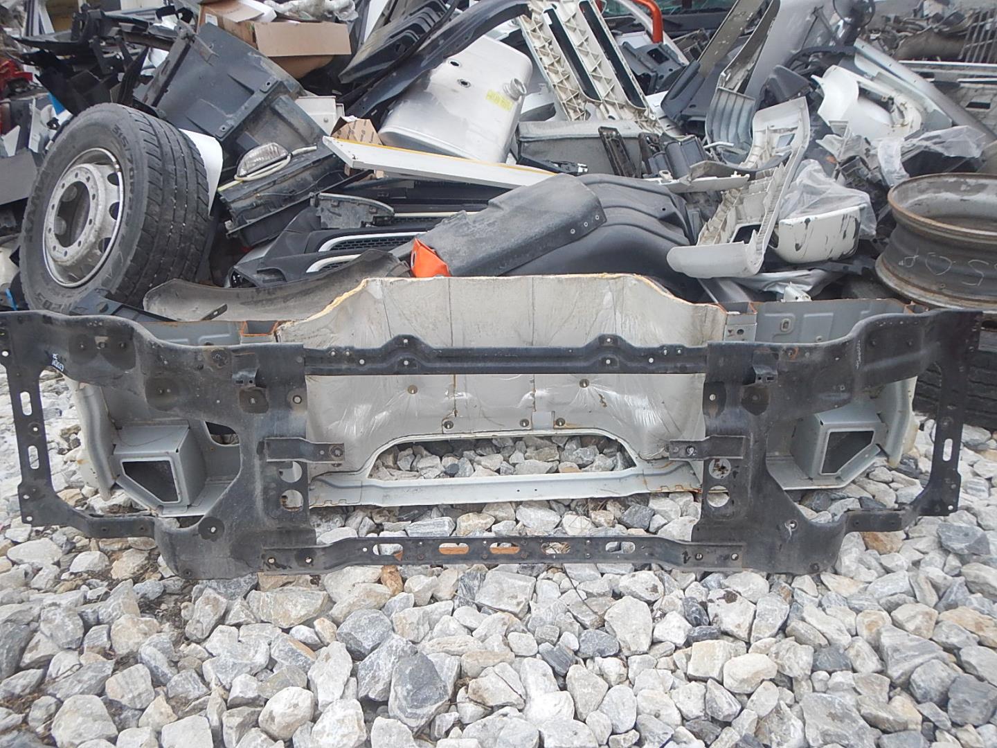 Усилитель переднего бампера