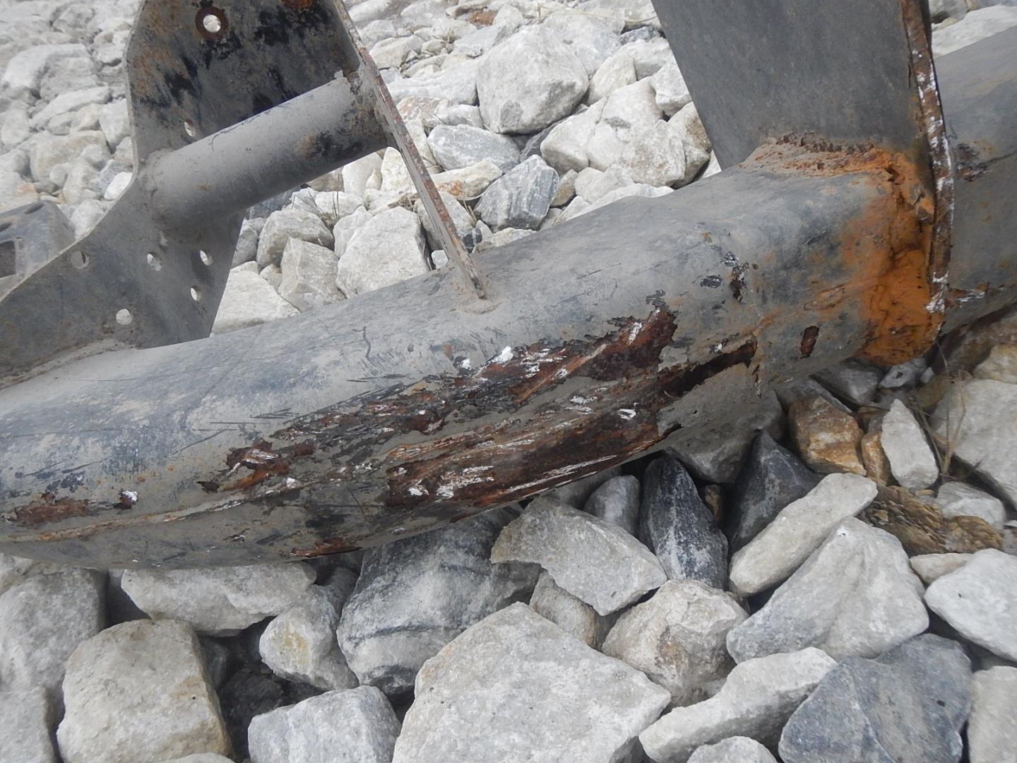 Усилитель переднего бампера