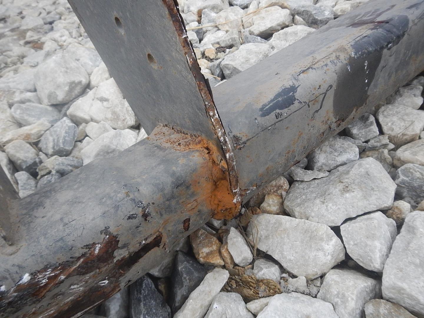 Усилитель переднего бампера