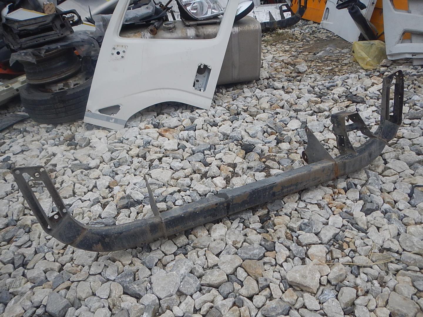 Усилитель переднего бампера