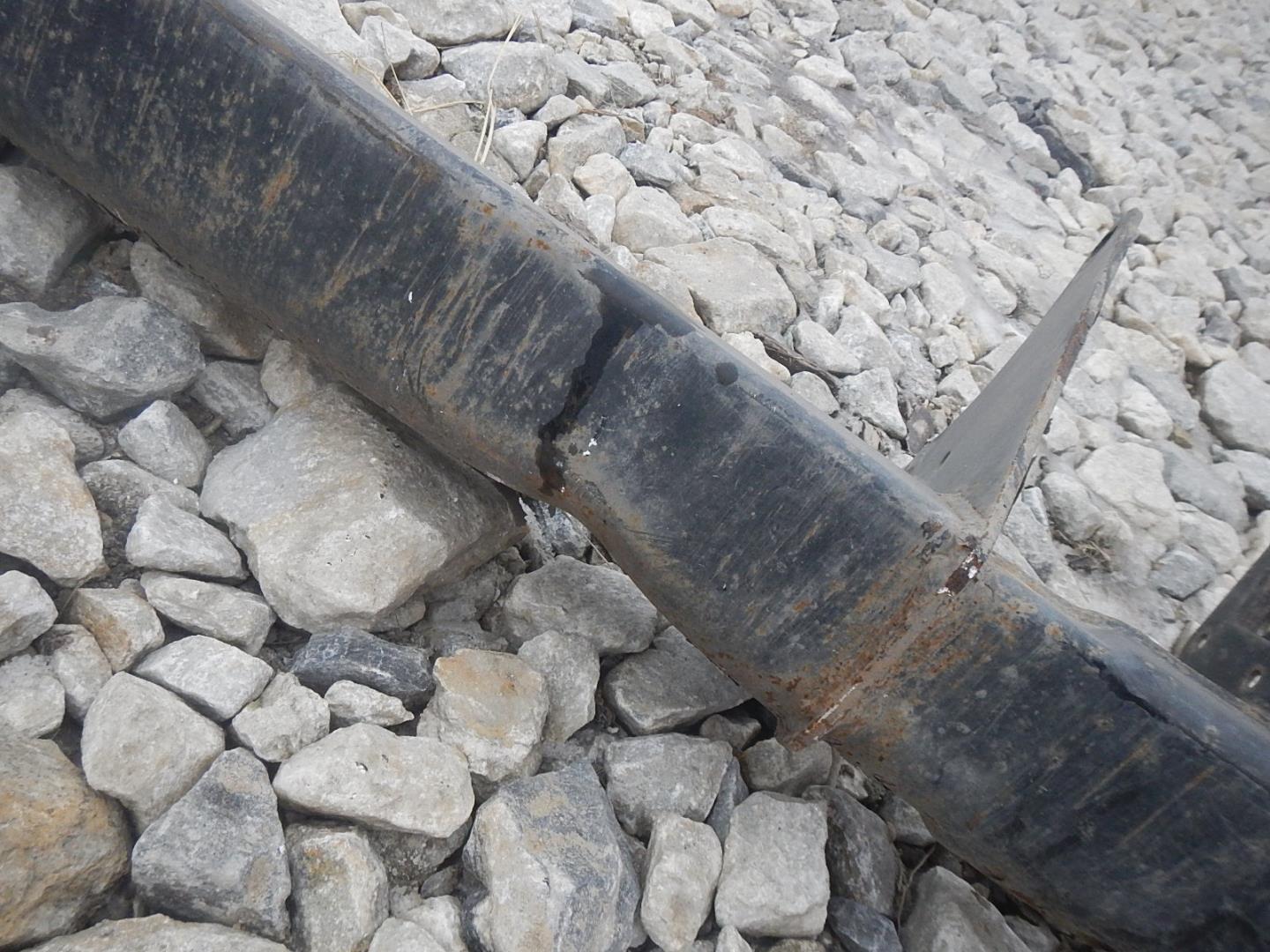 Усилитель переднего бампера