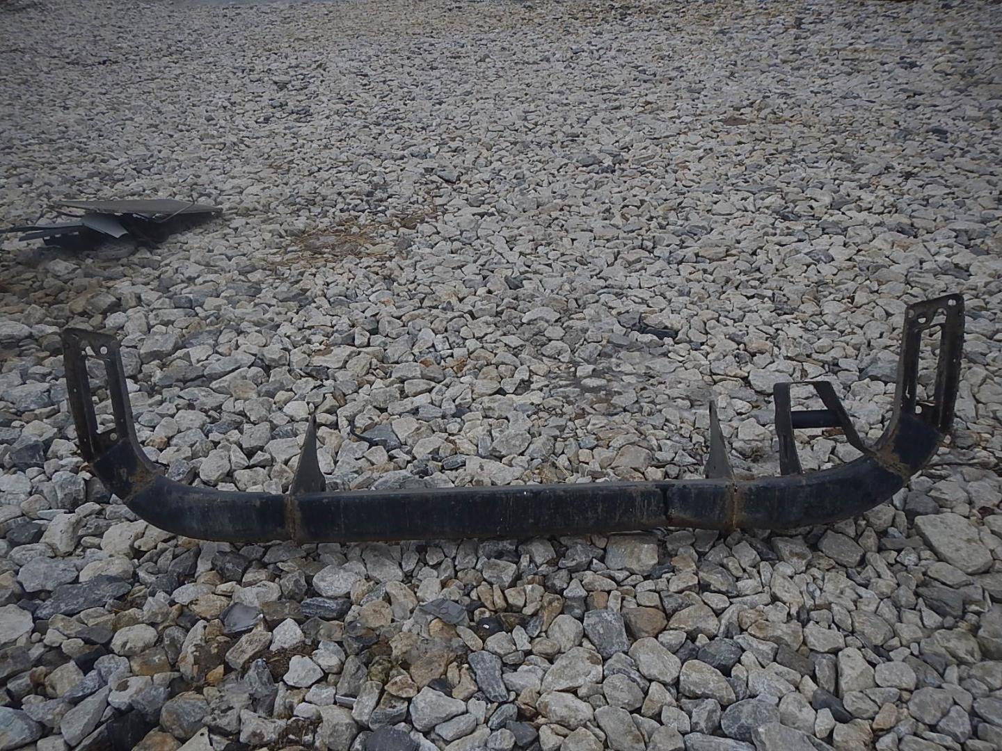 Усилитель переднего бампера