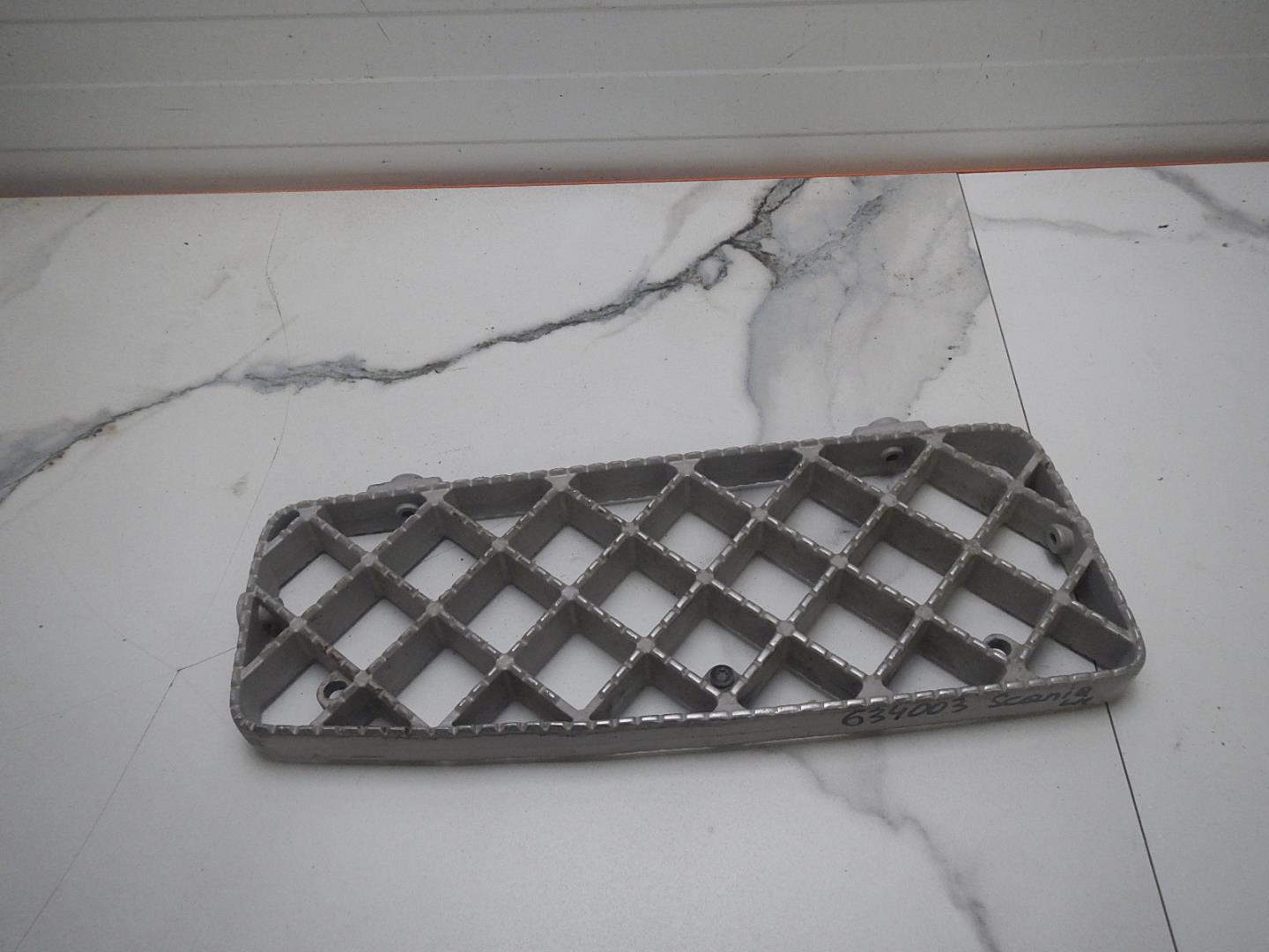 Подножка левая