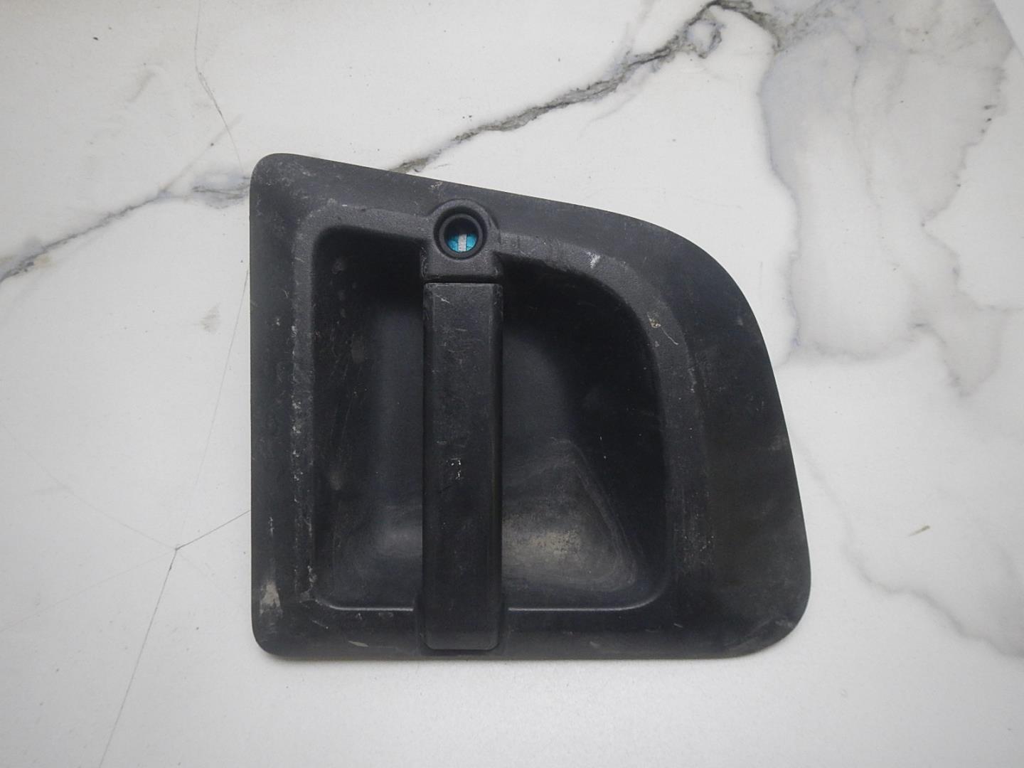 Ручка двери передней наружная правая