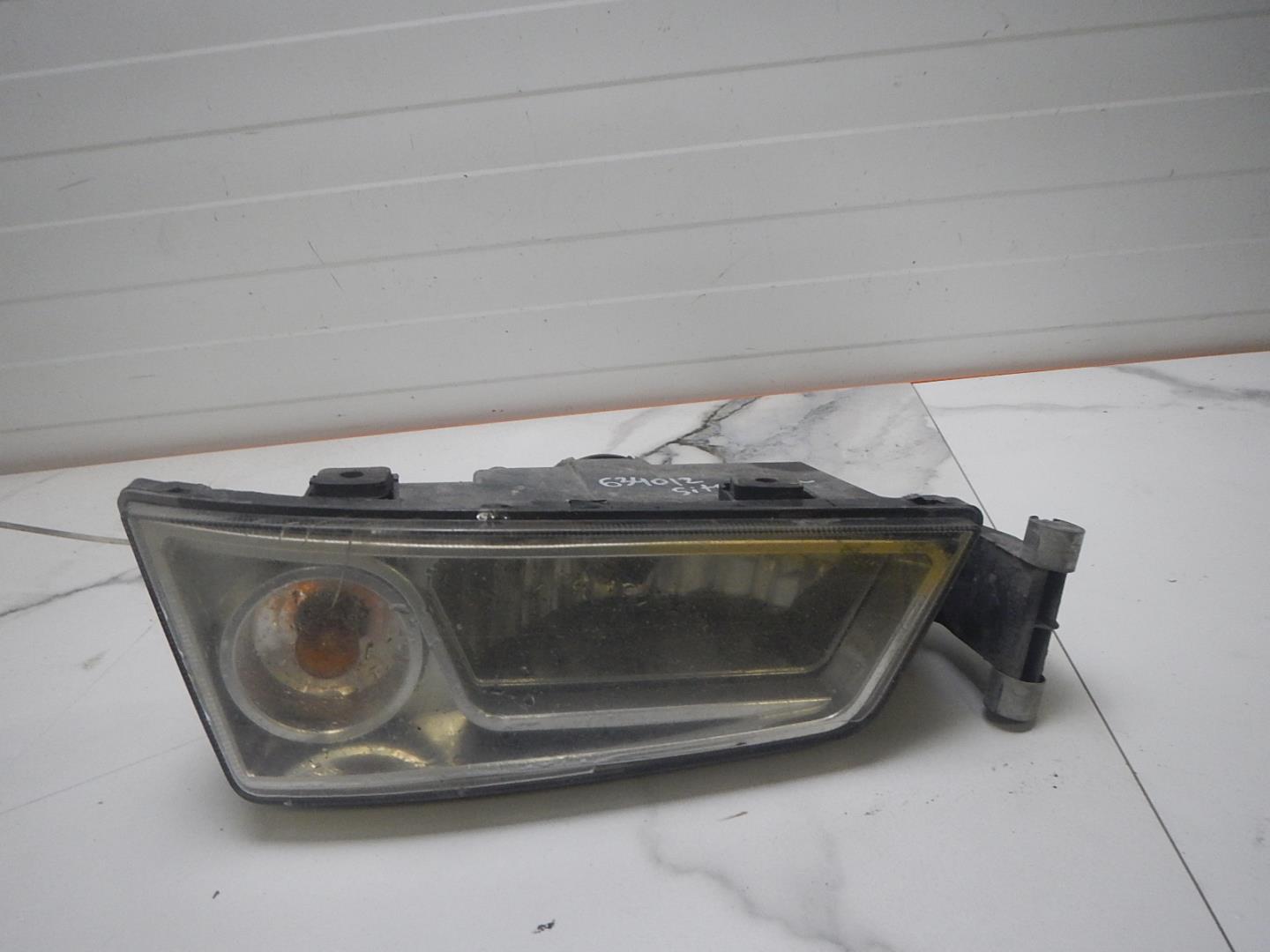 Фара противотуманная левая