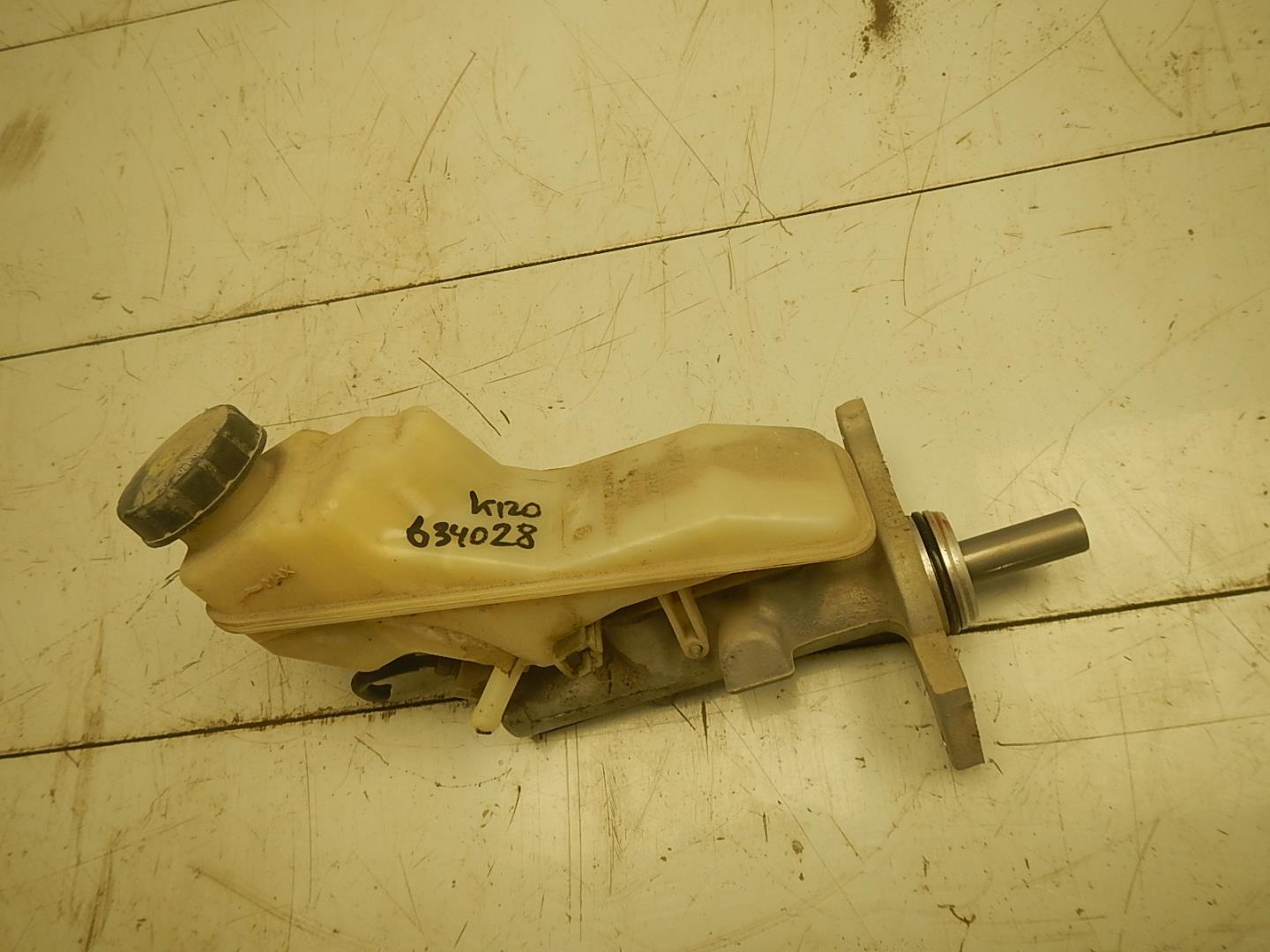 Цилиндр тормозной главный