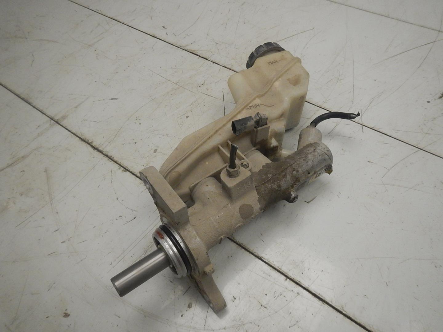 Цилиндр тормозной главный