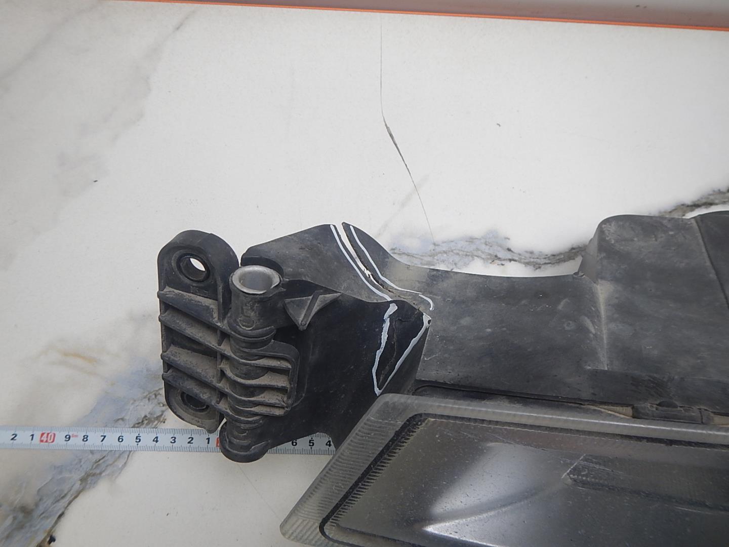 Фара противотуманная левая