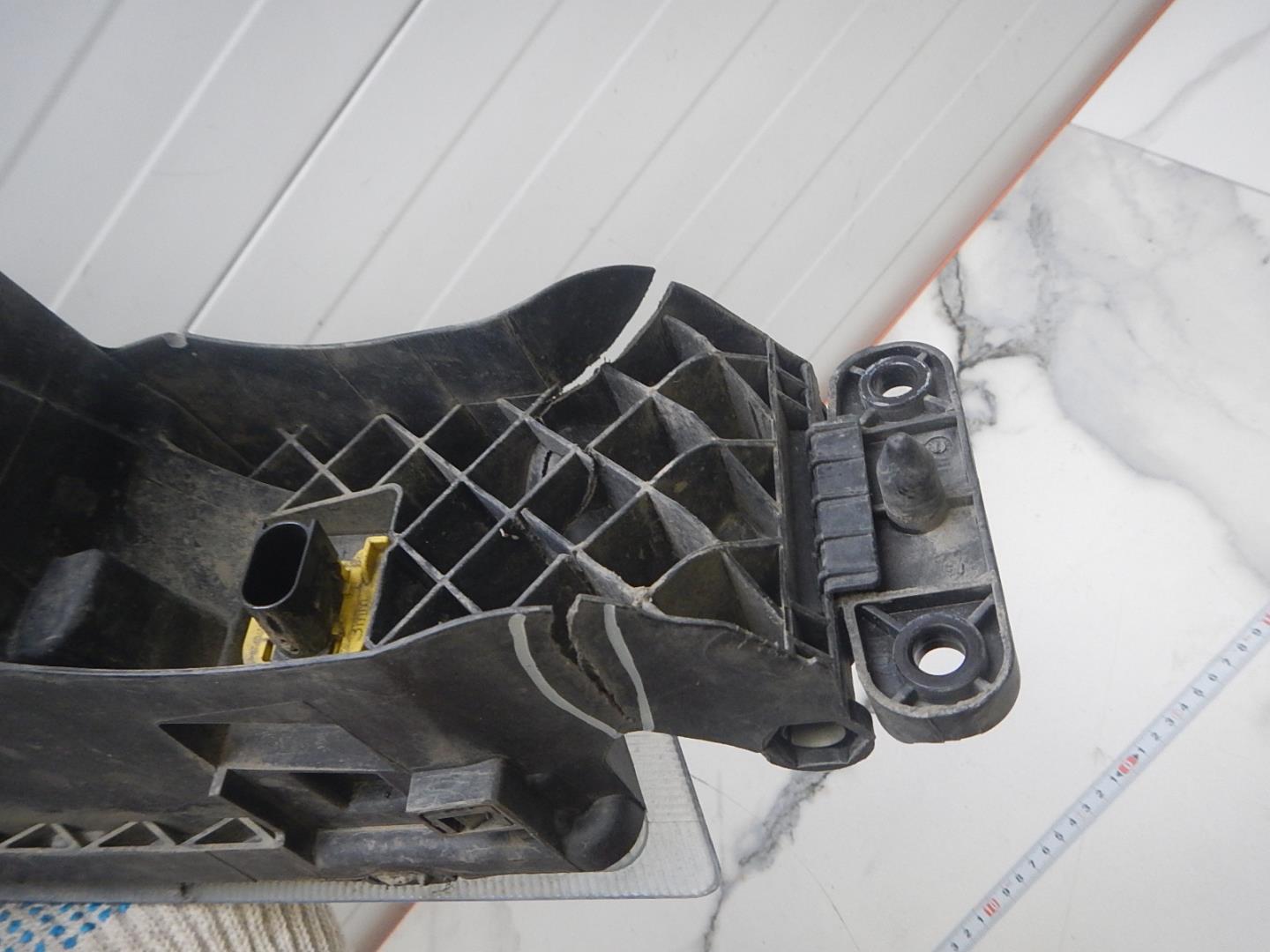 Фара противотуманная левая